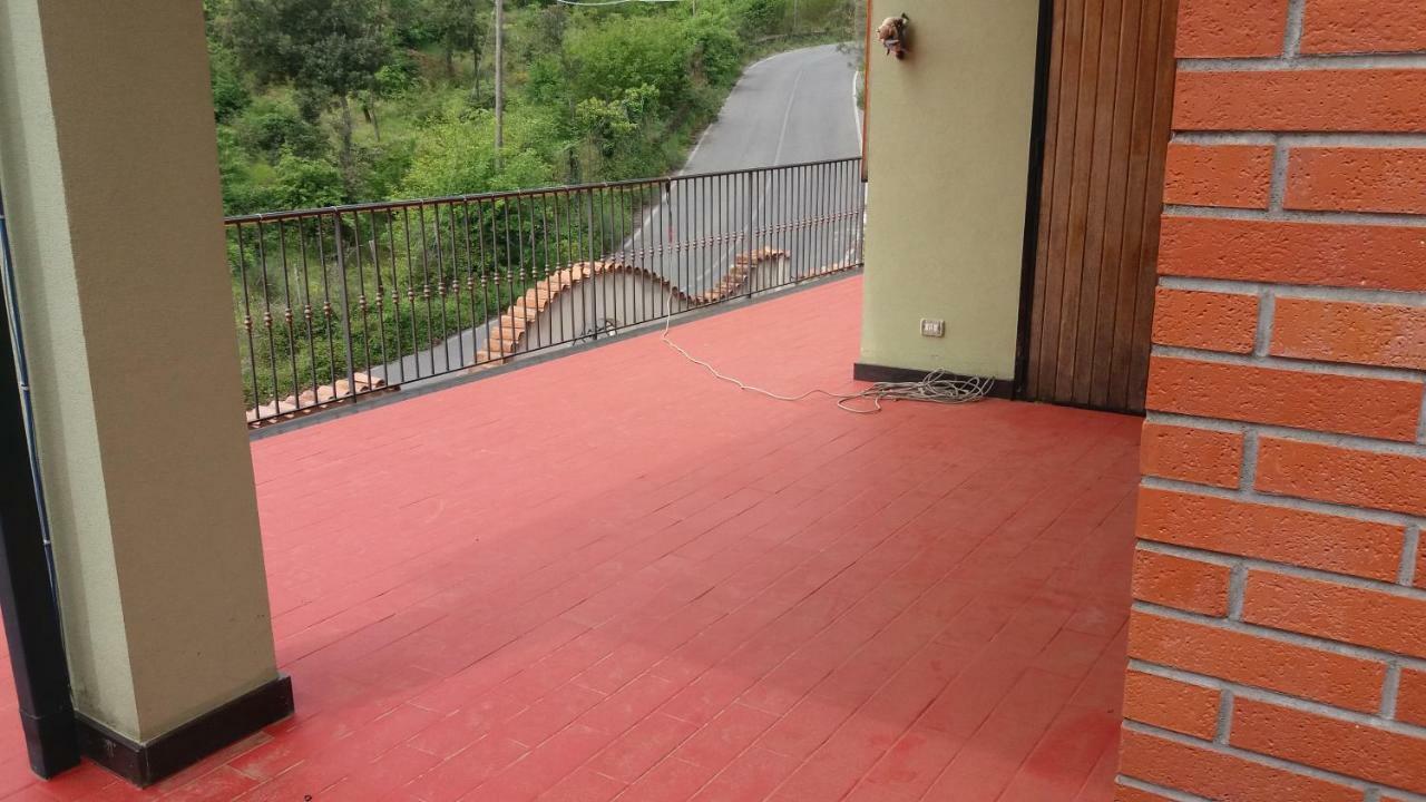 B&B Le Tre Rose Di Maria Pedara Eksteriør billede